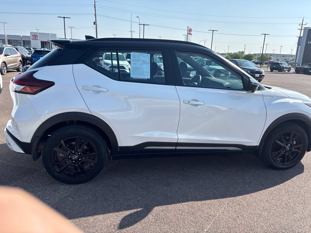 2023 Nissan Kicks SR