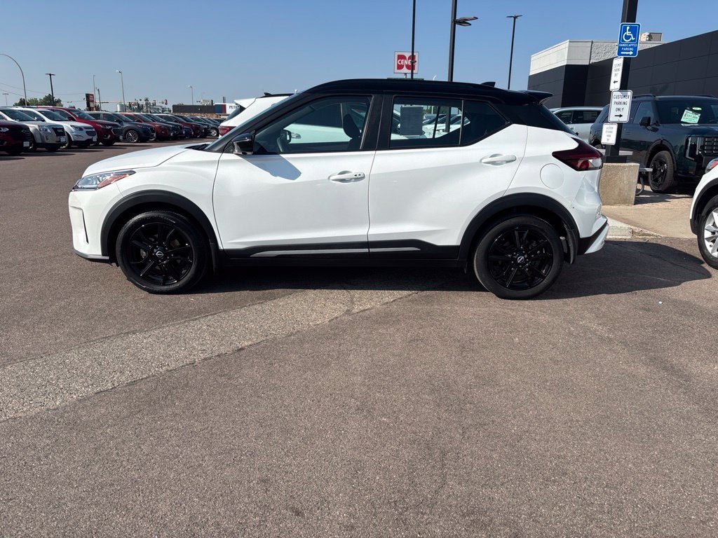 2023 Nissan Kicks SR