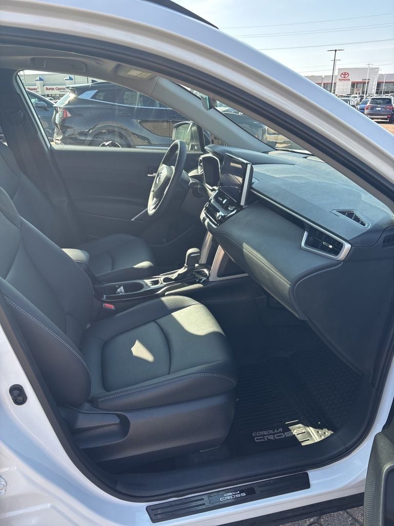 2025 Toyota Corolla Cross XLE