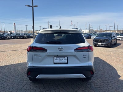 2025 Toyota Corolla Cross XLE