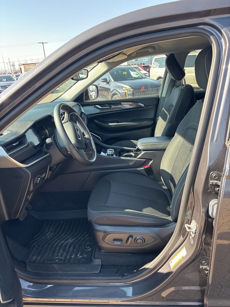 2022 Jeep Grand Cherokee L Laredo