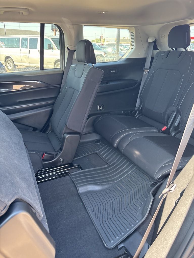 2022 Jeep Grand Cherokee L Laredo