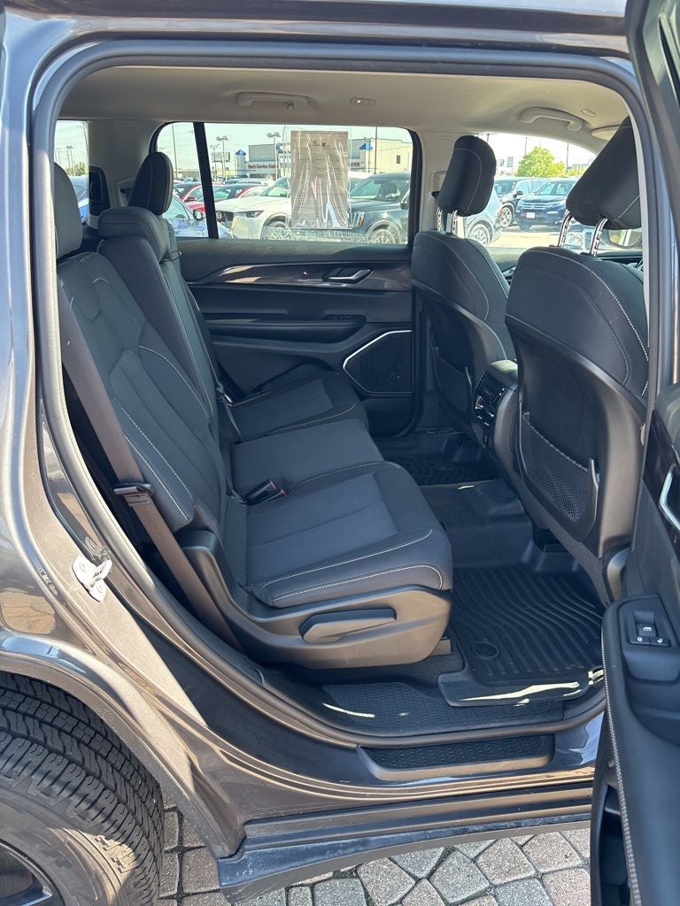 2022 Jeep Grand Cherokee L Laredo