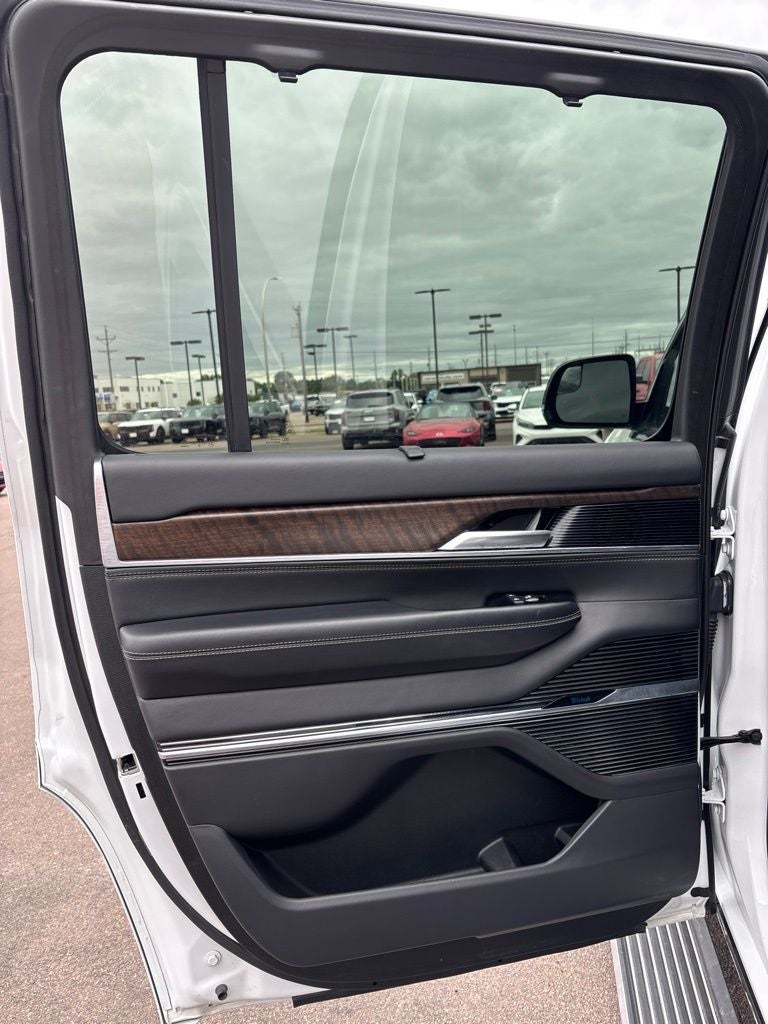 2023 Jeep Grand Wagoneer Series II