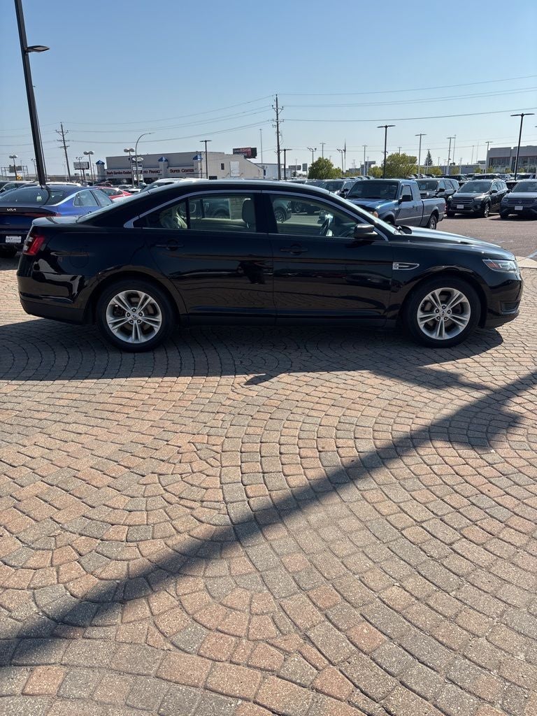 2016 Ford Taurus SE