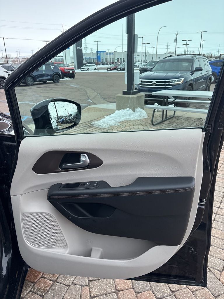 2017 Chrysler Pacifica Touring L Plus