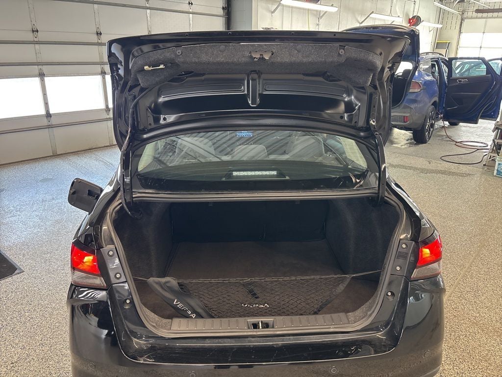 2023 Nissan Versa 1.6 SR