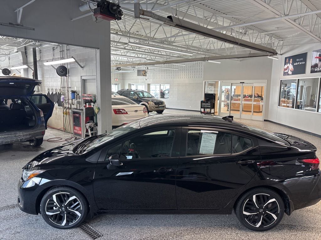 2023 Nissan Versa 1.6 SR