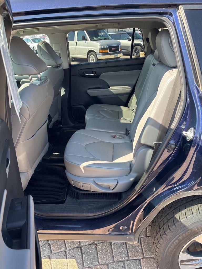 2022 Toyota Highlander Hybrid XLE