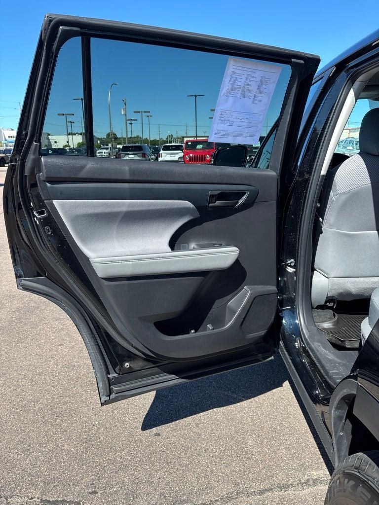 2024 Toyota Highlander LE