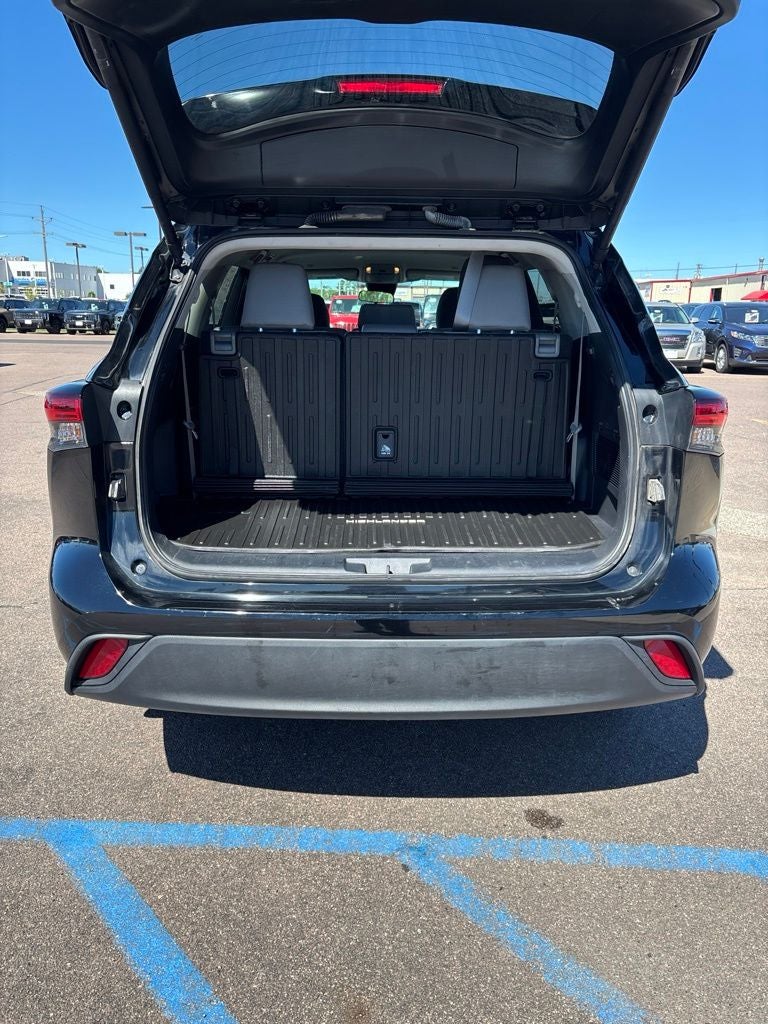 2024 Toyota Highlander LE