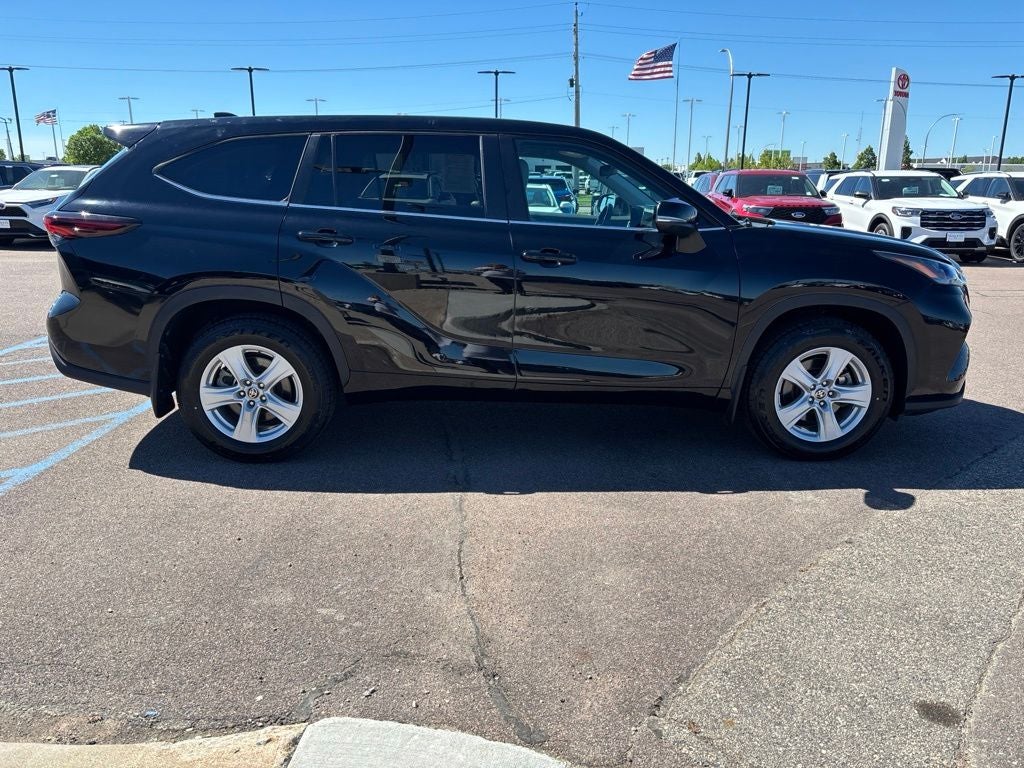 2024 Toyota Highlander LE