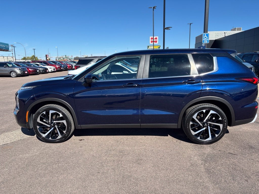 2022 Mitsubishi Outlander SE