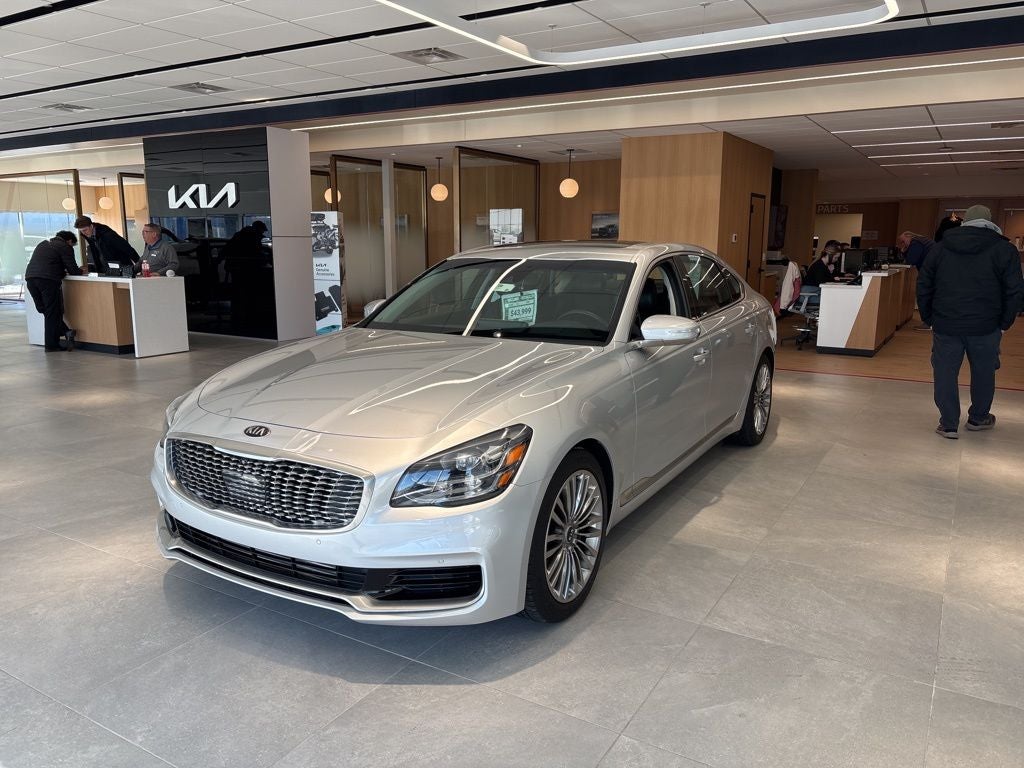 2020 Kia K900 Luxury VIP Package