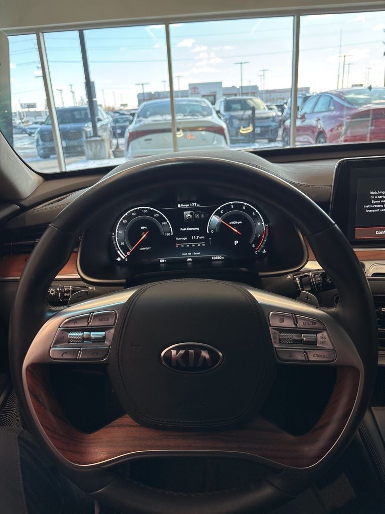 2020 Kia K900 Luxury VIP Package