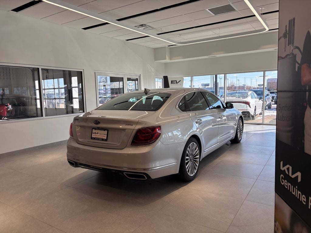 2020 Kia K900 Luxury VIP Package