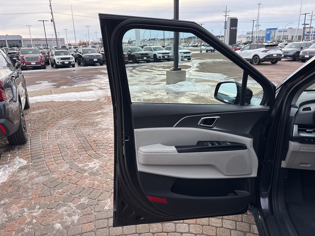 2023 Kia Carnival LX