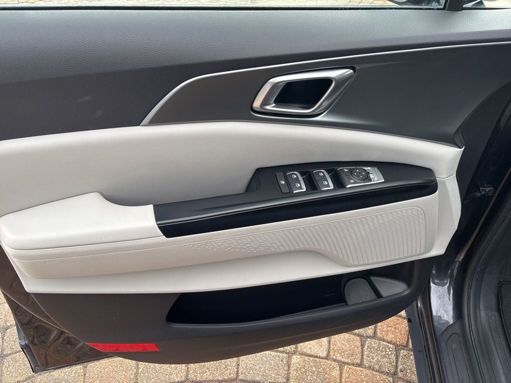 2023 Kia Carnival LX