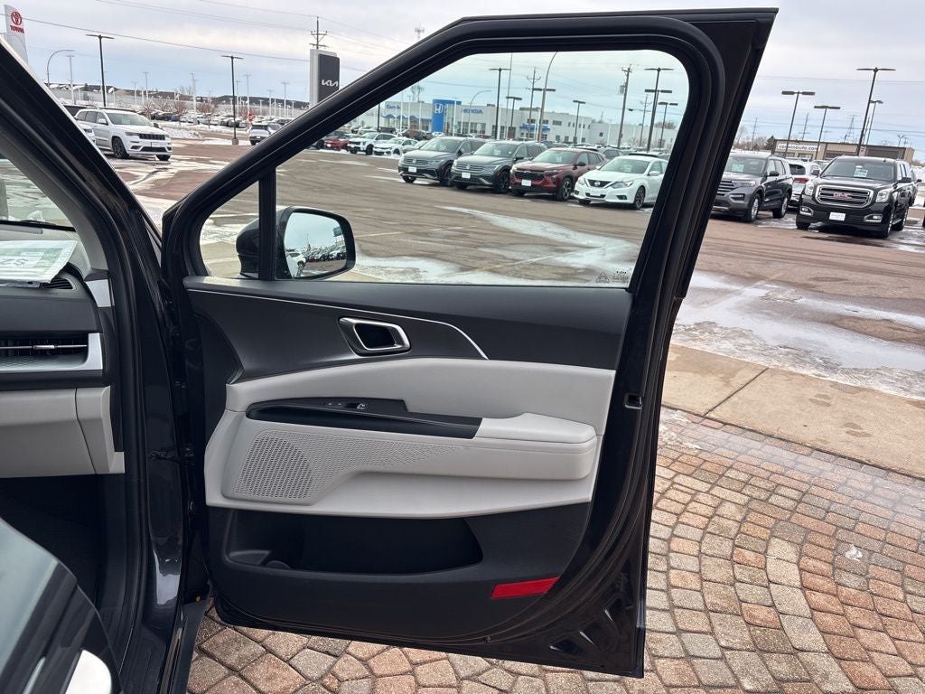 2023 Kia Carnival LX