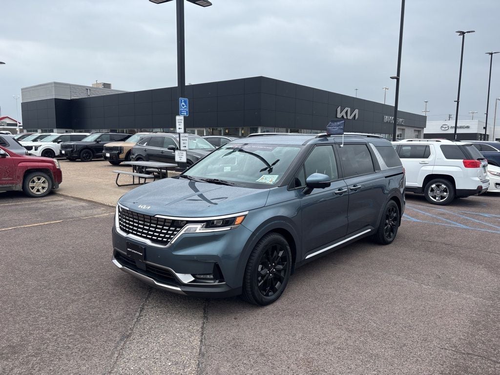 2024 Kia Sedona SX's photo